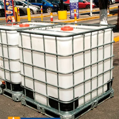 Un IBC guarda lo que cabría en cinco tambos. Y aquí tienes dos. 🛢️ Contenedores IBC de 1,000 litros